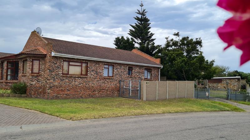 3 Bedroom Property for Sale in Dana Bay Western Cape